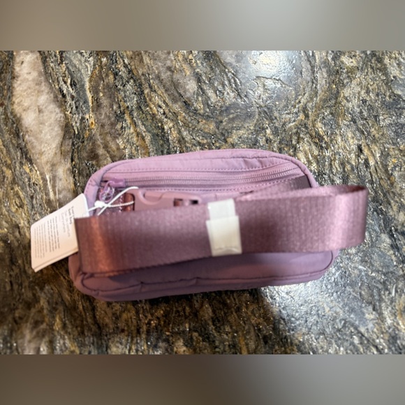 NWT Lululemon Everywhere Belt Bag 1L - Picture 4 of 11